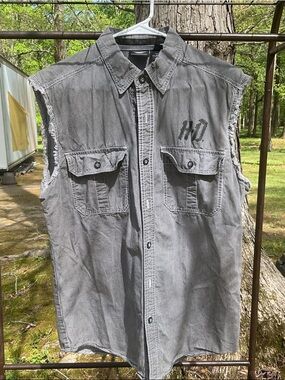 Harley-Davidson Gray Pinstripe Sleeveless Button-Front Shirt